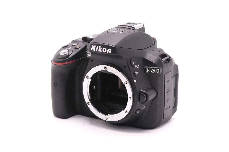 Nikon D5300 body в упаковке (пробег 8000 кадров)