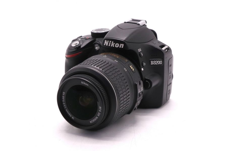Фотокамера Nikon D3200 kit (пробег 13260 кадров)