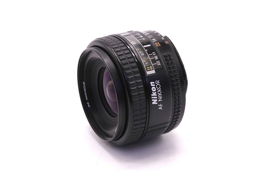 Широкоугольный объектив Nikon 28mm f/2.8 AF Nikkor