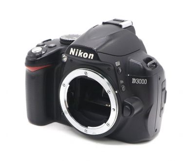 Nikon D3000 body (пробег 100000 кадров)