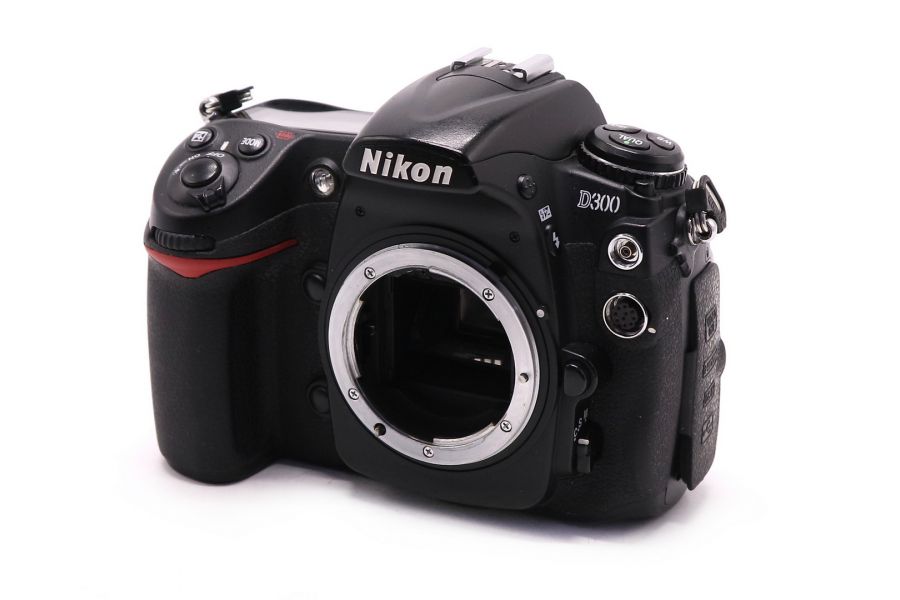 Фотоаппарат Nikon D300 body (пробег 115000 кадров)