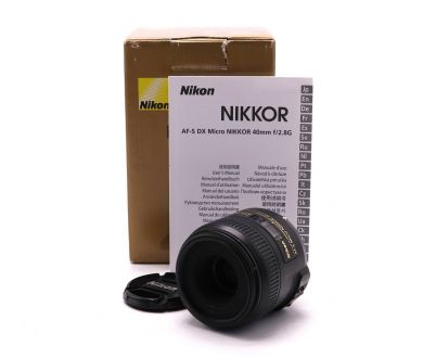 Объектив Nikon 40mm f/2.8G AF-S DX micro Nikkor в упаковке