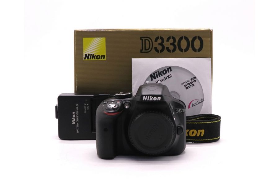 Nikon D3300 body в упаковке (пробег 135 кадров)