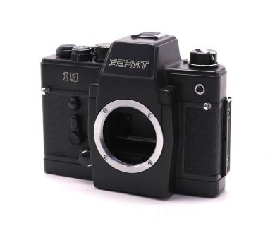 Плёночный советский фотоаппарат Зенит 19 body