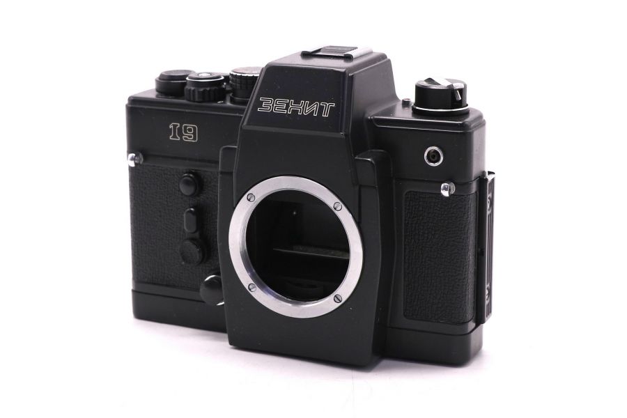 Плёночный советский фотоаппарат Зенит 19 body