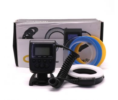 Кольцевой светодиодный осветитель RF550 в упаковке