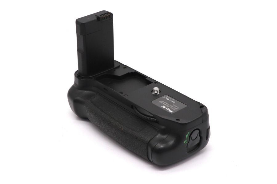 Батарейная ручка Travor BG-2P Battery Grip for Nikon
