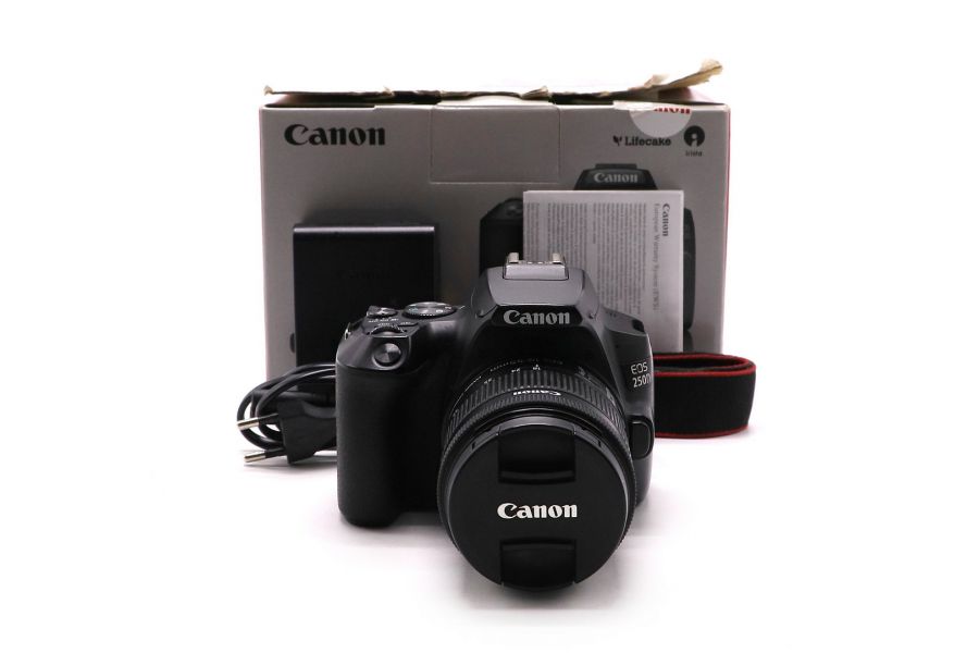 Зеркальный фотоаппарат Canon EOS 250D kit в упаковке
