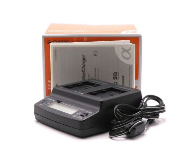 Зарядное устройство Sony AC-VQ900AM в упаковке