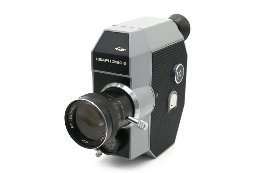 Узкоплёночная советская кинокамера Кварц 2х8С-3