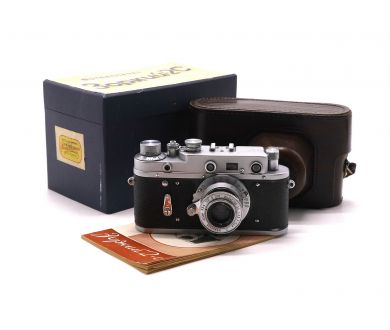Советский фотоаппарат Зоркий 2С в упаковке