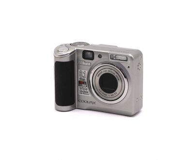 Фотоаппарат Nikon Coolpix P50 в упаковке