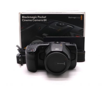 Кинокамера Blackmagic Pocket Cinema Camera 6K в упаковке