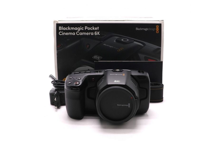Кинокамера Blackmagic Pocket Cinema Camera 6K в упаковке