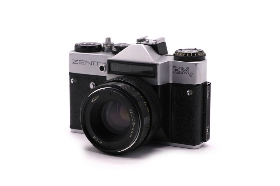Зеркальная камера Зенит ЕМ kit silver (СССР, 1982)