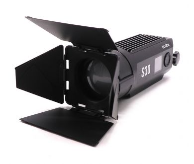 Фокусируемый светодиодный осветитель Godox S30