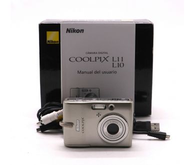 Компактная фотокамера Nikon Coolpix L11 в упаковке