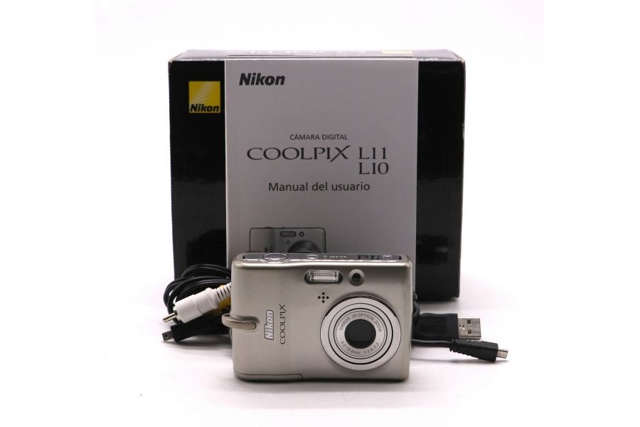 Компактная фотокамера Nikon Coolpix L11 в упаковке