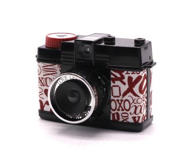 Компактная 35-миллиметровая камера Mini Diana