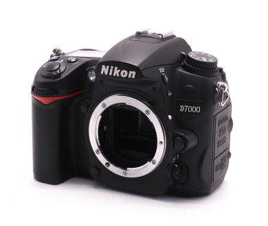 Фотокамера Nikon D7000 body (пробег 100 кадров)