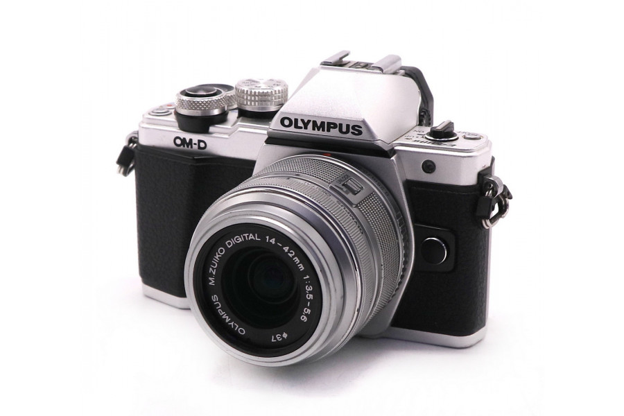 Olympus OM-D E-M10 Mark II kit silver (пробег 142995 кадров)
