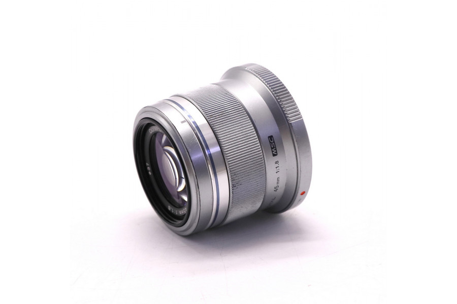 Компактный Olympus M.Zuiko Digital 45mm f/1.8