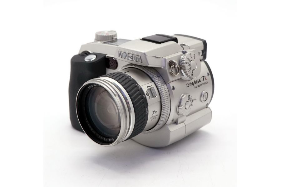 Minolta Dimage 7i (Japan, 2003)