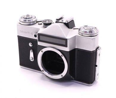  Малоформатный зеркальный фотоаппарат Зенит Е body