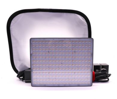 Осветитель Aputure Amaran P60C (China, 2011)