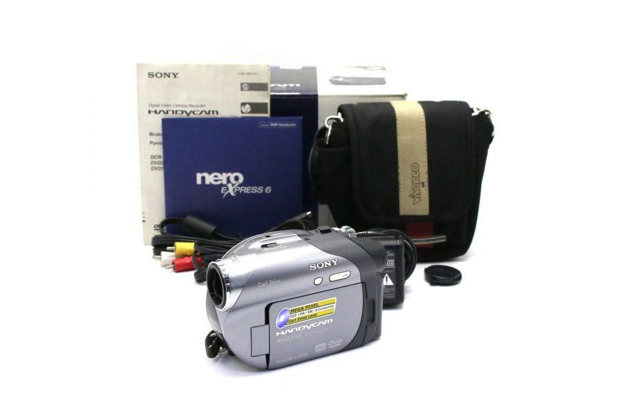 Видеокамера Sony DCR-DVD205E в упаковке