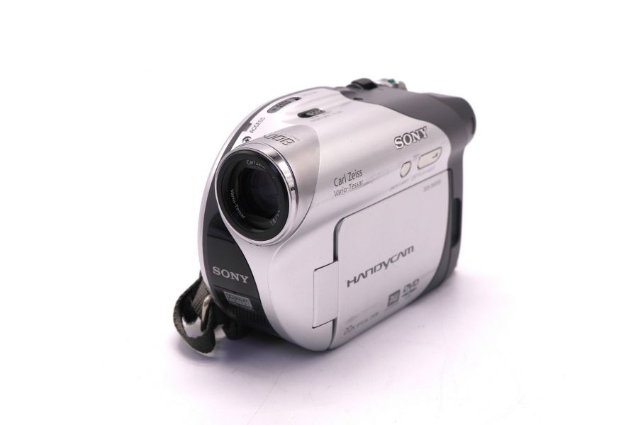 Видеокамера Sony DCR-DVD105E