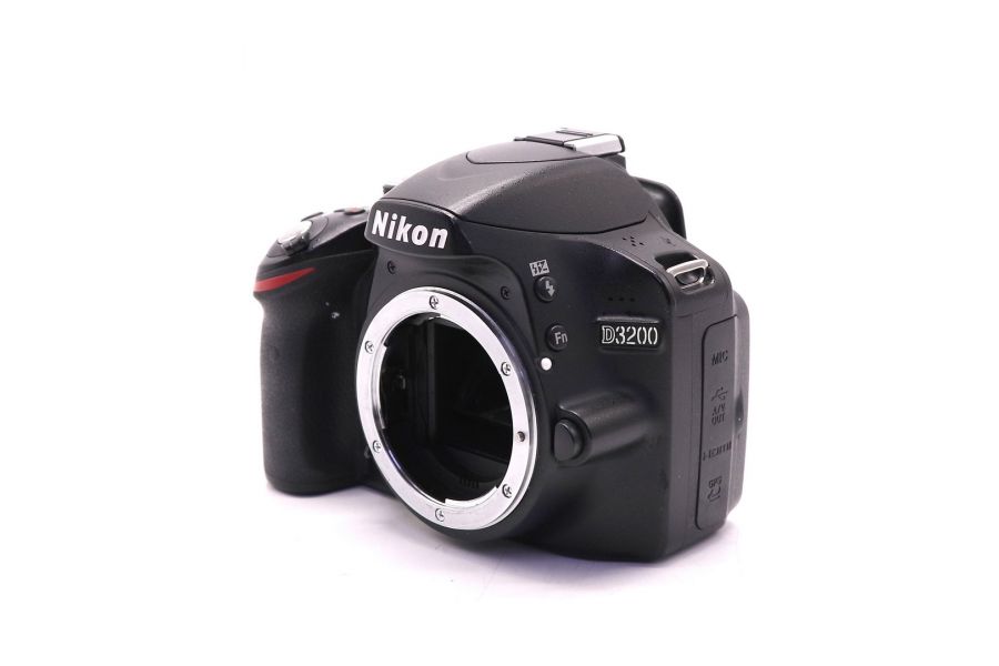 Nikon D3200 body (пробег 6905 кадров)
