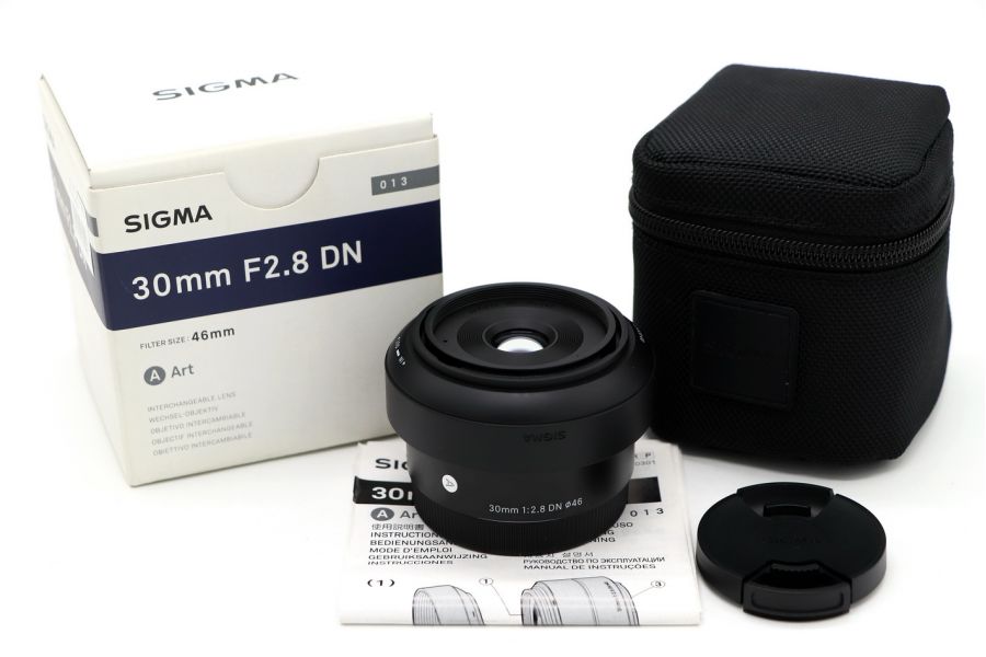 Sigma AF 30mm f/2.8 DN Art Sony E в упаковке