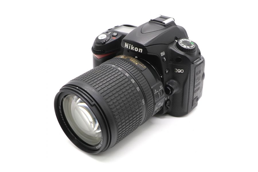 Nikon D90 kit 18-140mm f/3.5-5.6G ED AF-S VR DX