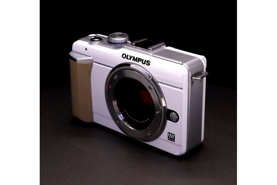 Olympus pen E-PL1 body (пробег 6665 кадров)