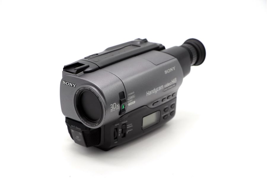 Видеокамера Sony CCD-TR760E