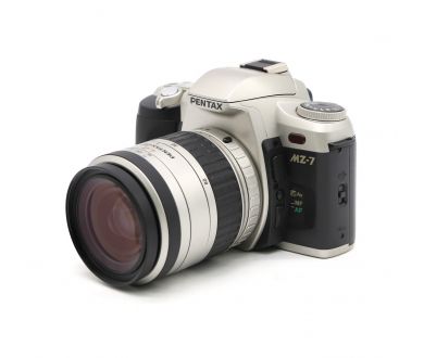 Pentax MZ-7 kit зеркальный надежный фотоаппарат