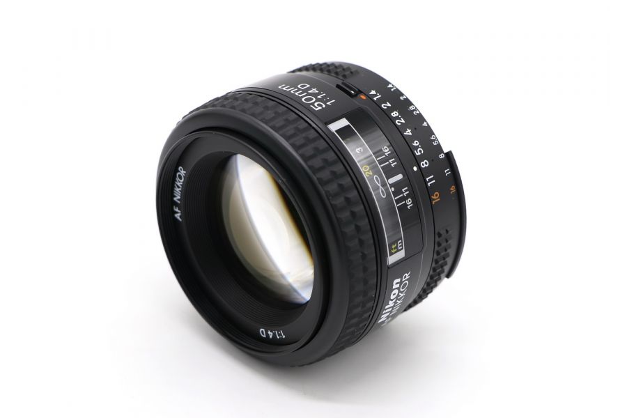 Nikon 50mm f/1.4D AF Nikkor отличный