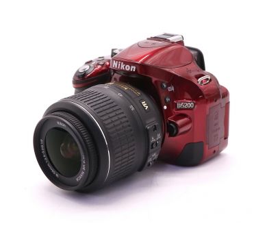Купить Nikon D5200 kit (пробег 8795 кадров) Nikon D5200 kit (пробег 8795 кадров)