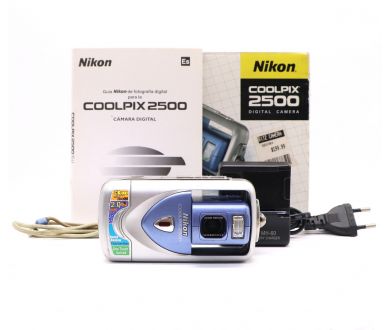 Nikon Coolpix 2500 в упаковке 