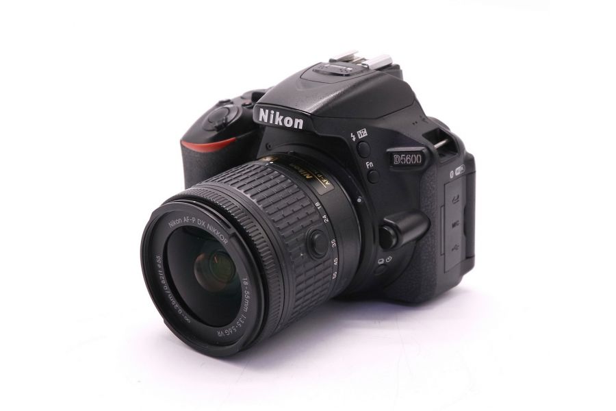 Nikon D5600 kit (пробег 15780 кадров)