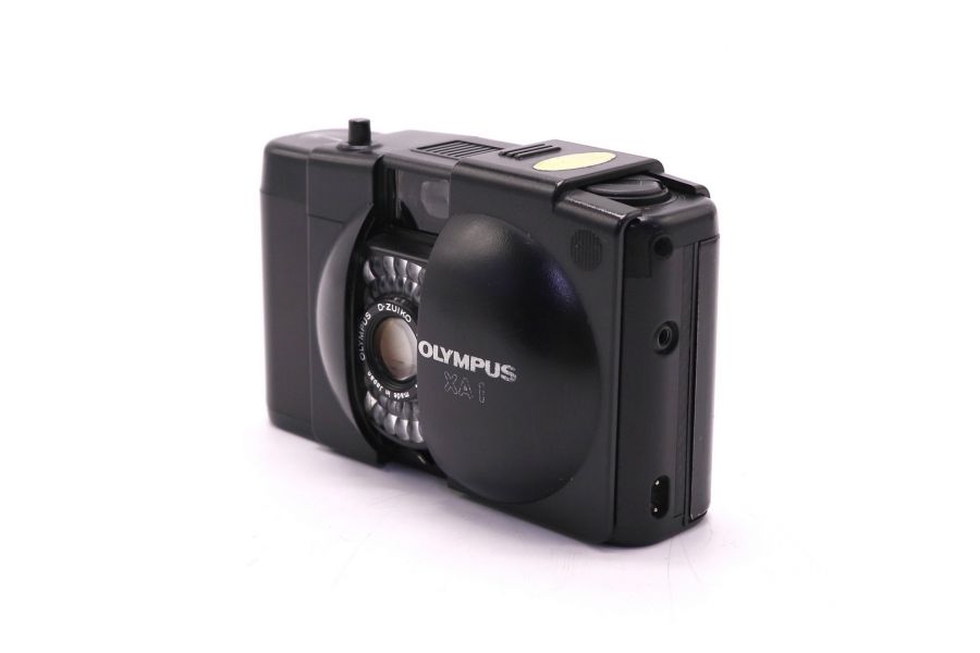 Olympus XA1