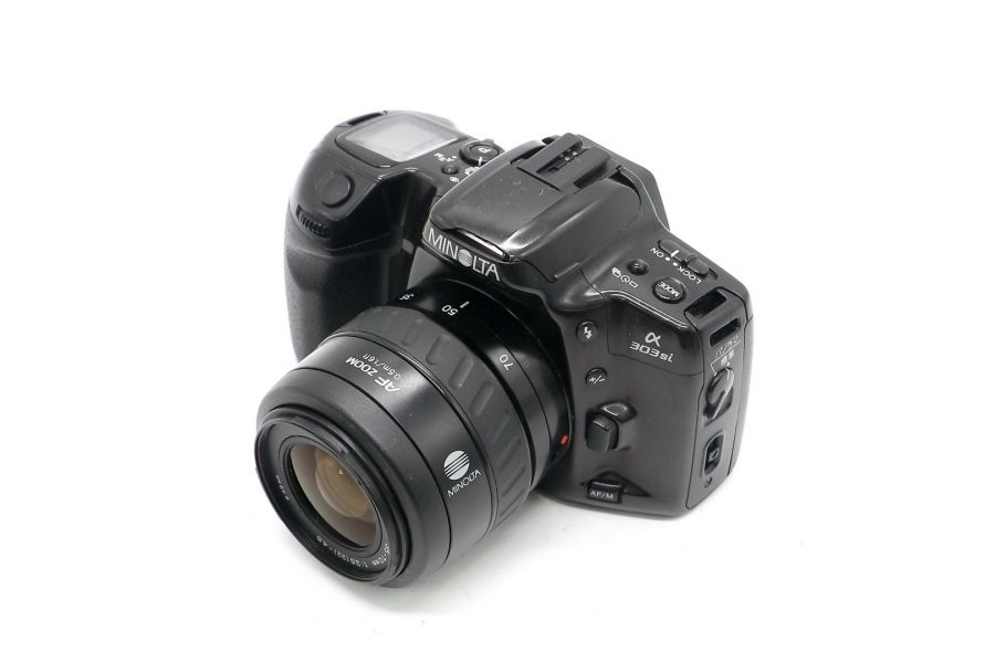 Minolta Dynax 303si + Minolta AF 35-70mm 3.5(22)-4.5