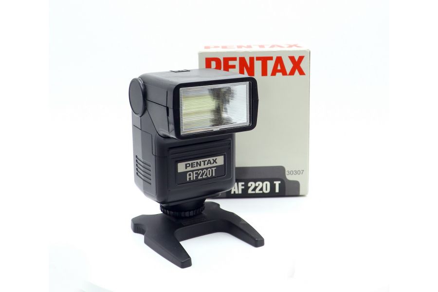 Фотовспышка Pentax AF 220T в упаковке