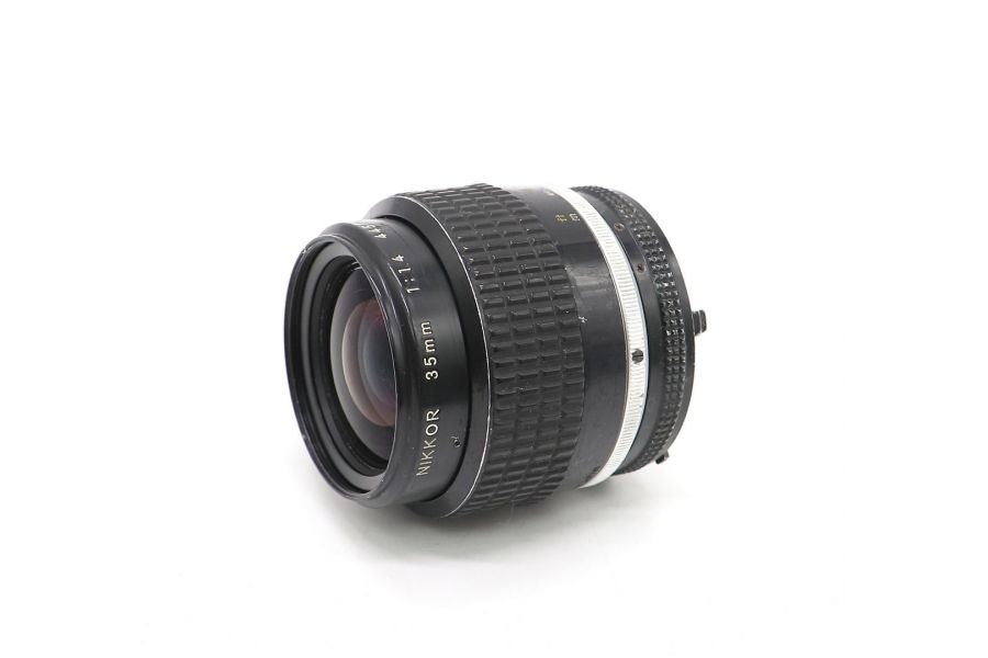 Nikon 35mm f/1.4 Nikkor б.