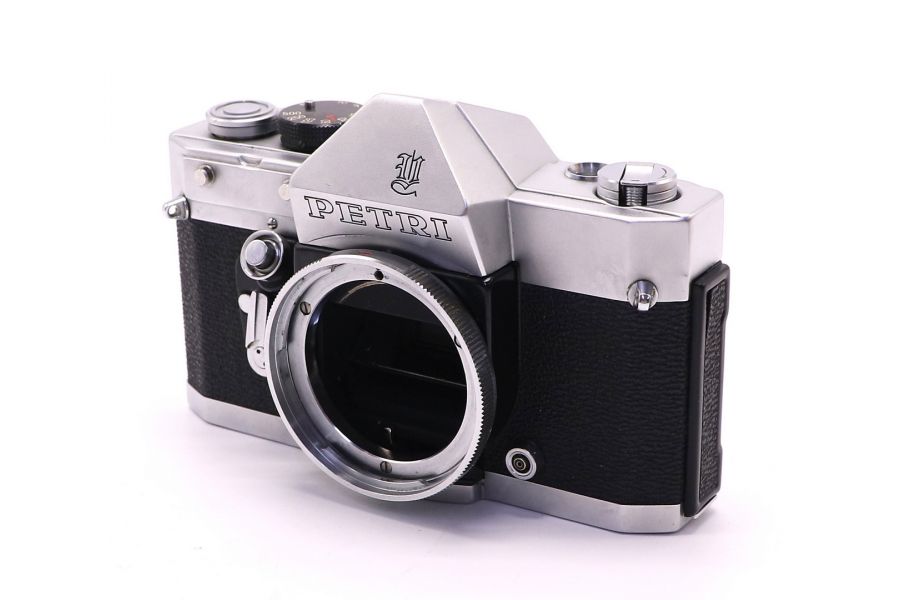 Petri Penta V6 body (Japan, 1965)