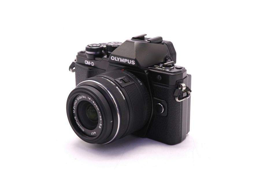 Olympus OM-D E-M10 Mark II kit черный (пробег 17905 кадров)