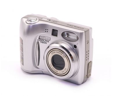 Nikon Coolpix 7600