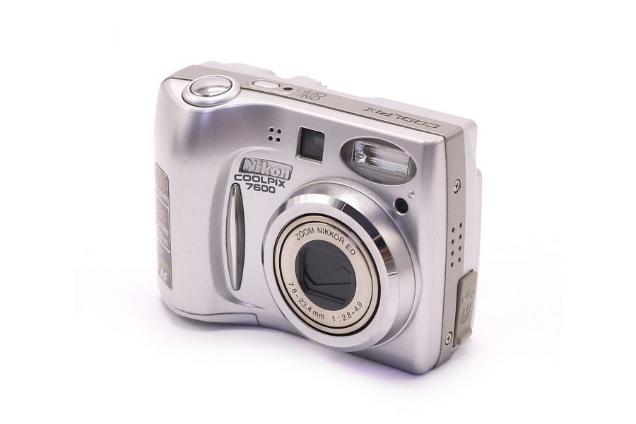 Nikon Coolpix 7600