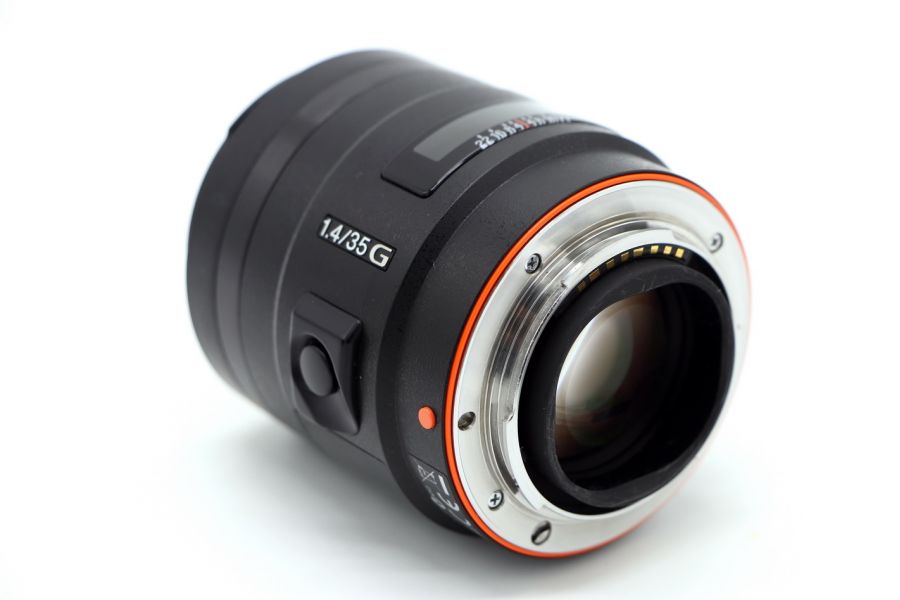 Sony 35mm f/1.4G (SAL35F14G)